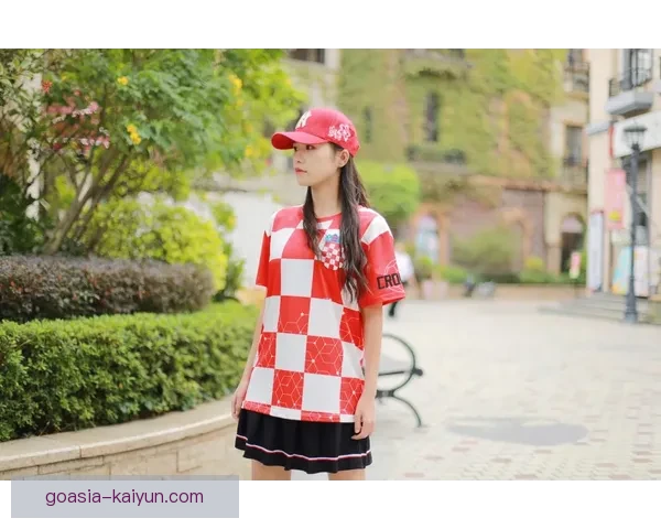 奥地利队红白球衣设计彰显国家队传统色彩